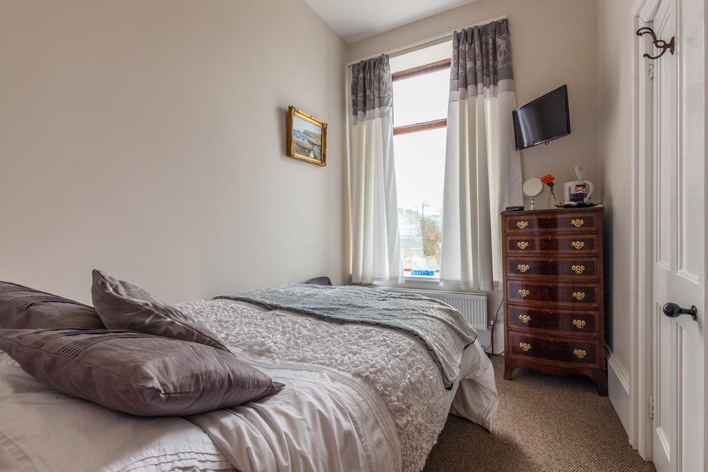 Antrim House Guest Rooms & Suites (Adults Only) Portrush Δωμάτιο φωτογραφία